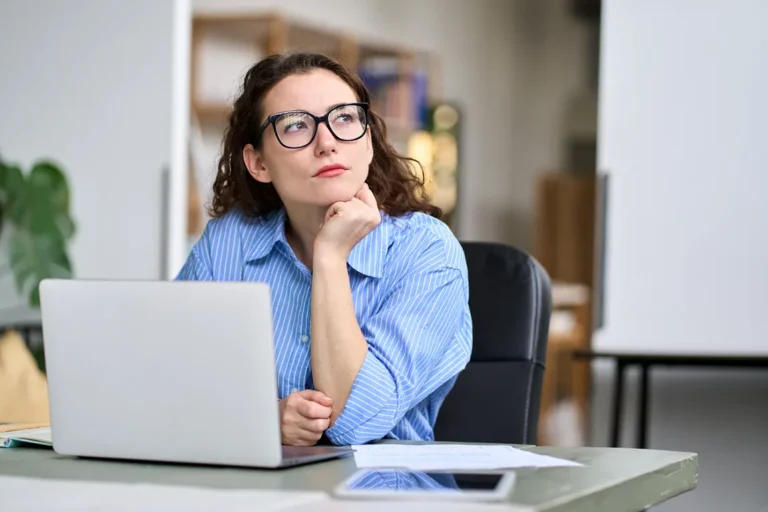 Woman entrepreneur thinking about business structure for her side hustle in Ontario