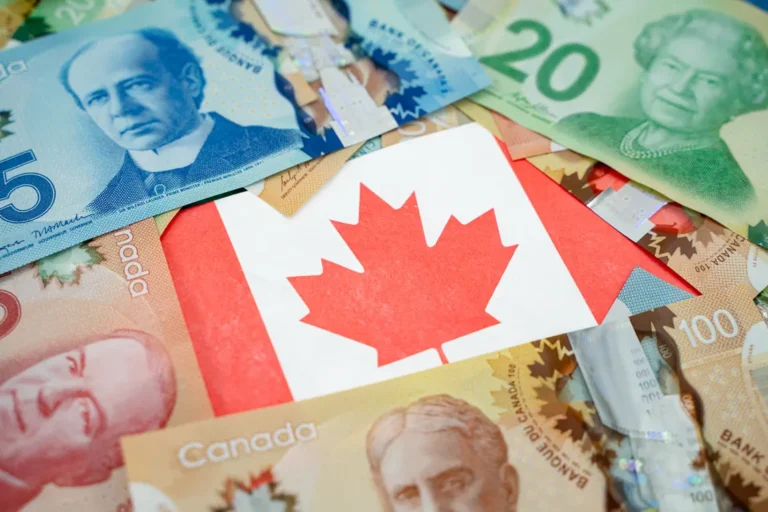 Canadian dollar bills with maple leaf flag representing extra income and side hustle earnings in Canada