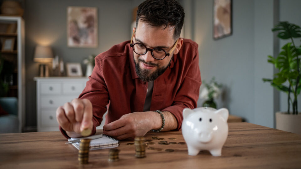 Saving and earning extra money from home through side hustles and online income