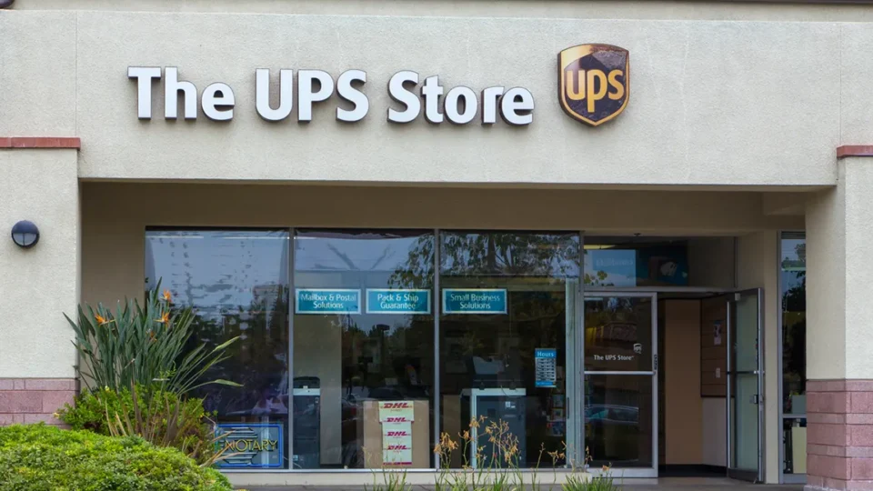 UPS Store storefront showing mailbox services - understanding business address requirements in Ontario
