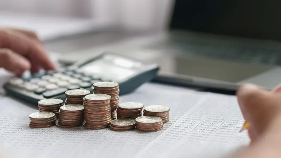 Calculating corporate finances and business expenses with dedicated corporate bank account